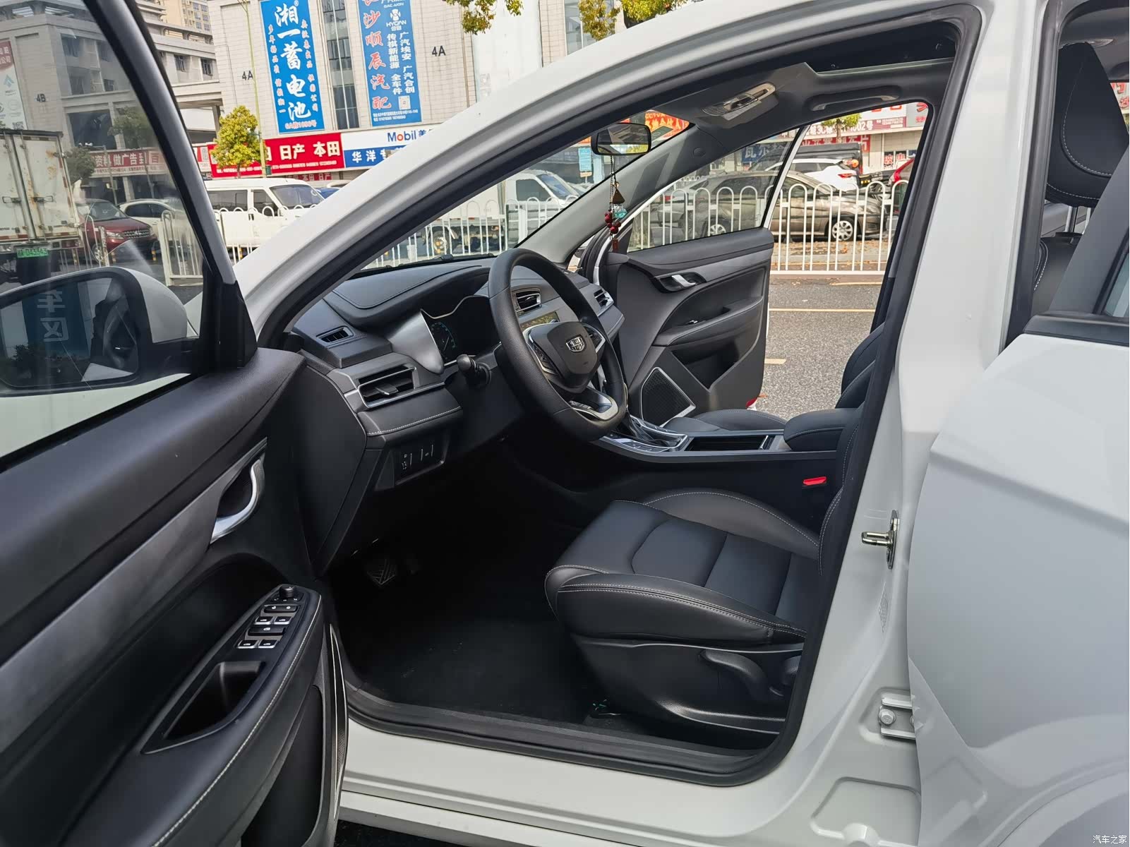Geely Emgrand, 2022 все фото