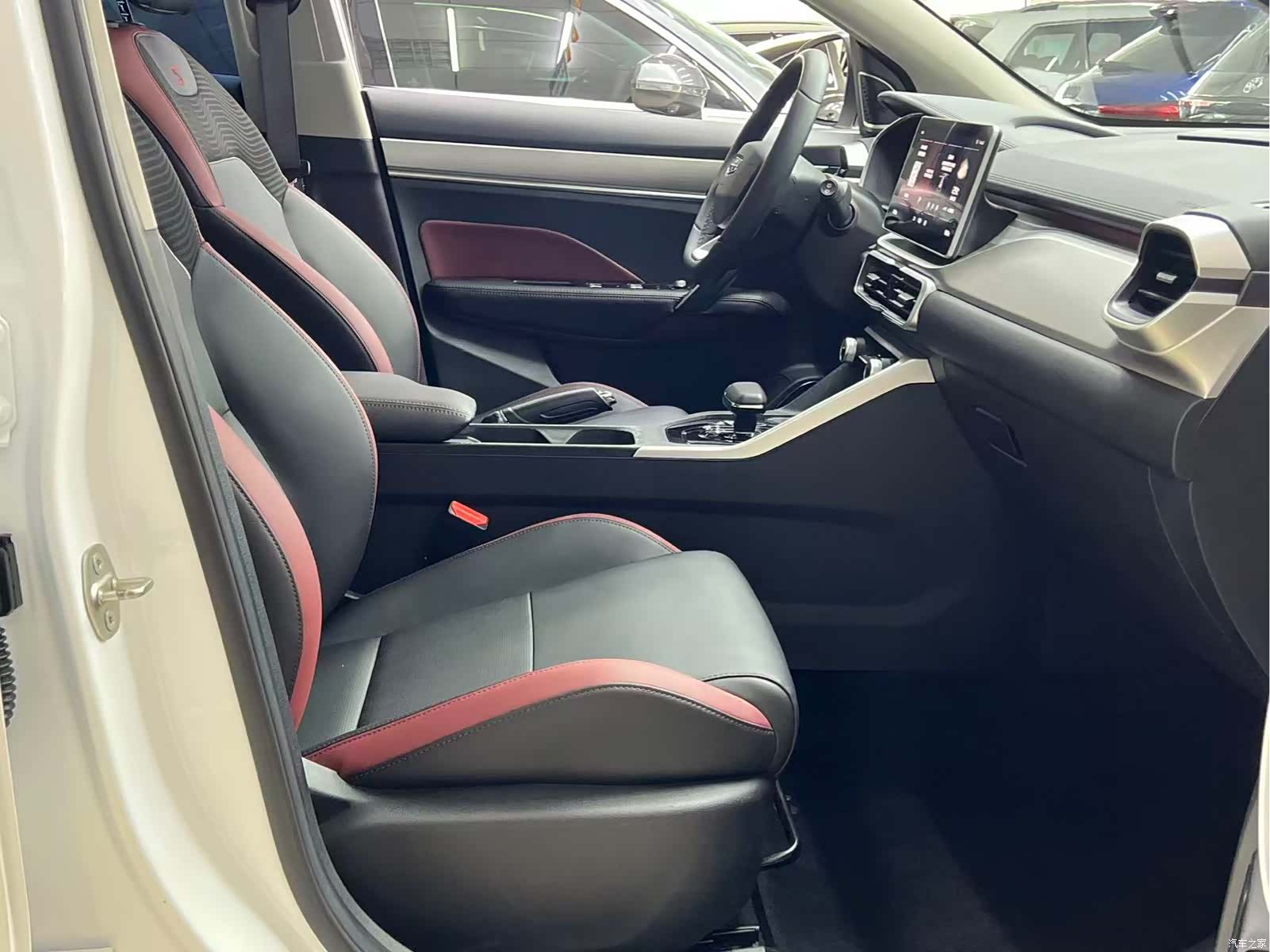 Geely Coolray, 2022 18