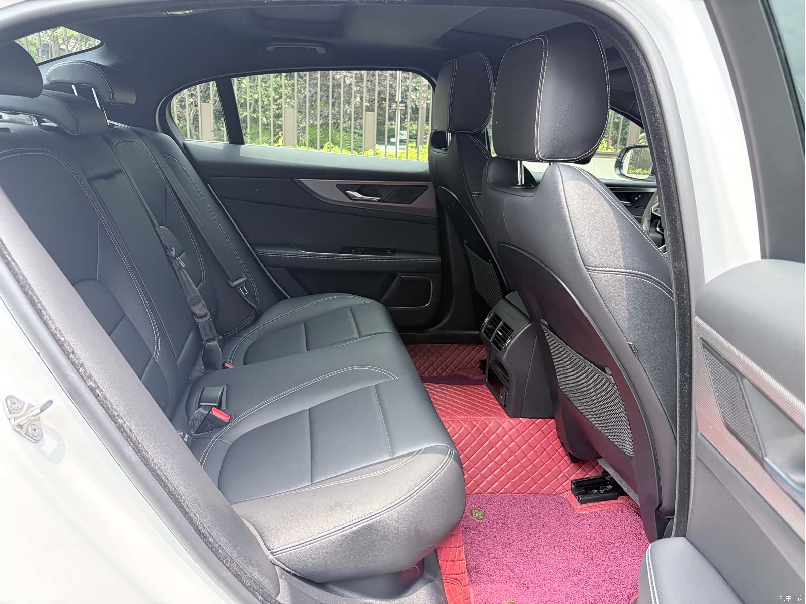 Land Rover XEL, 2023 11