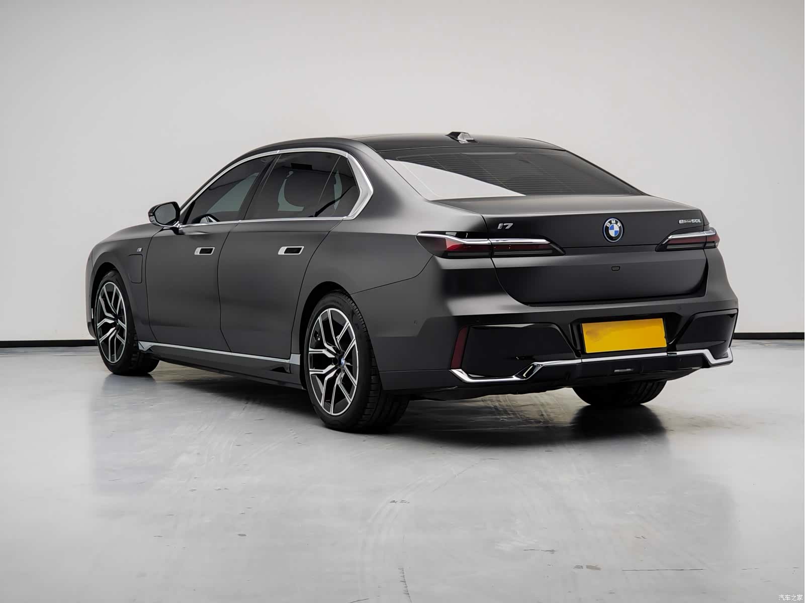 BMW i7, 2023 3