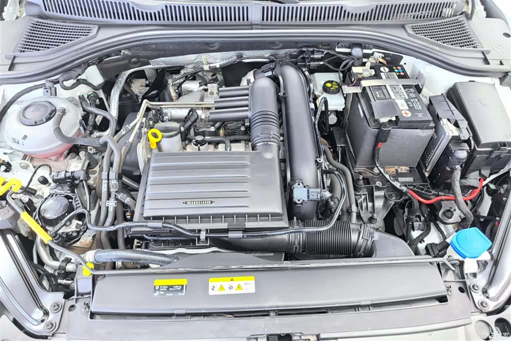 Volkswagen Sagitar, 2021 10