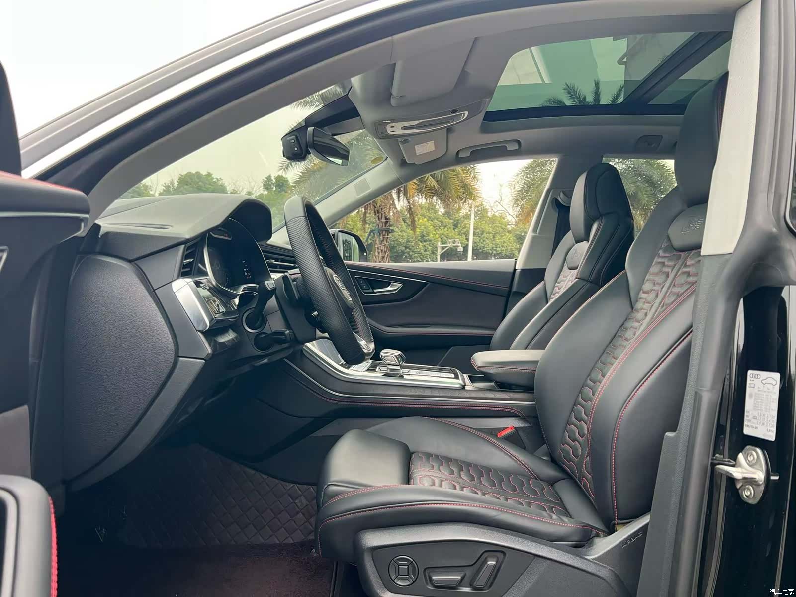 Audi Q8, 2022 3
