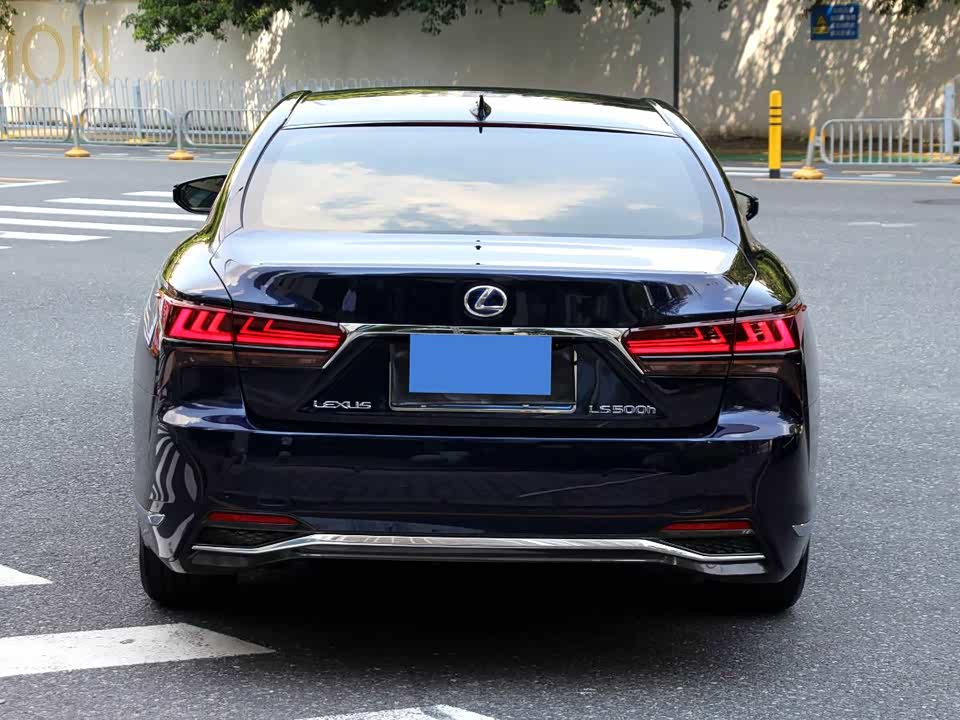 Lexus LS