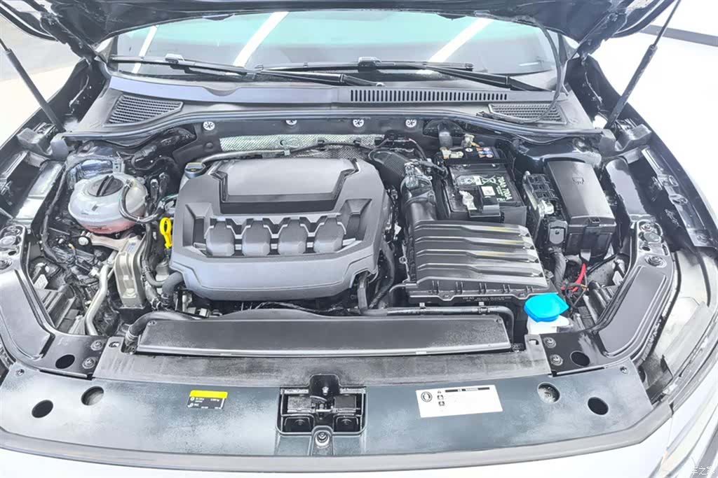 Volkswagen Passat, 2025 10