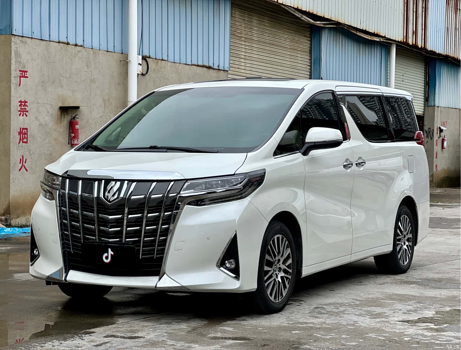 Toyota Alphard, 2016 1