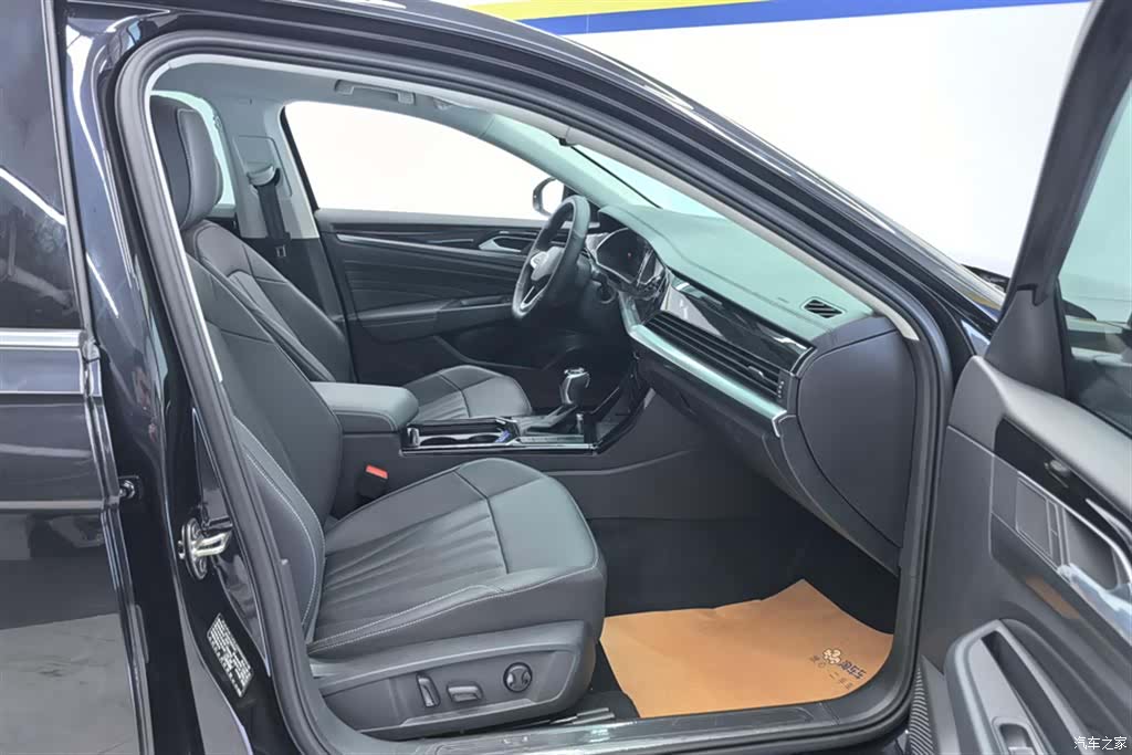 Volkswagen Passat, 2025 8
