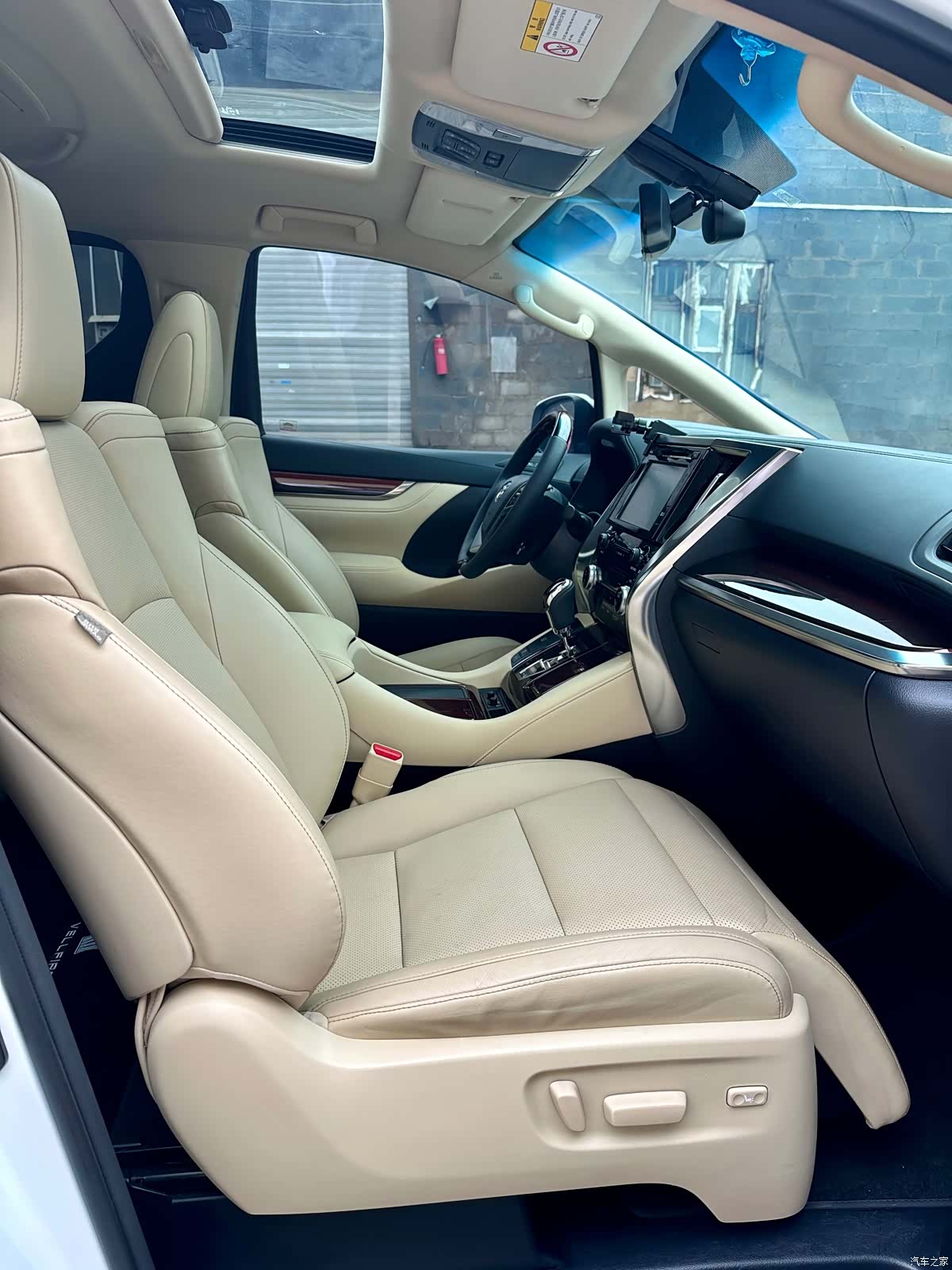 Toyota Alphard, 2016 11