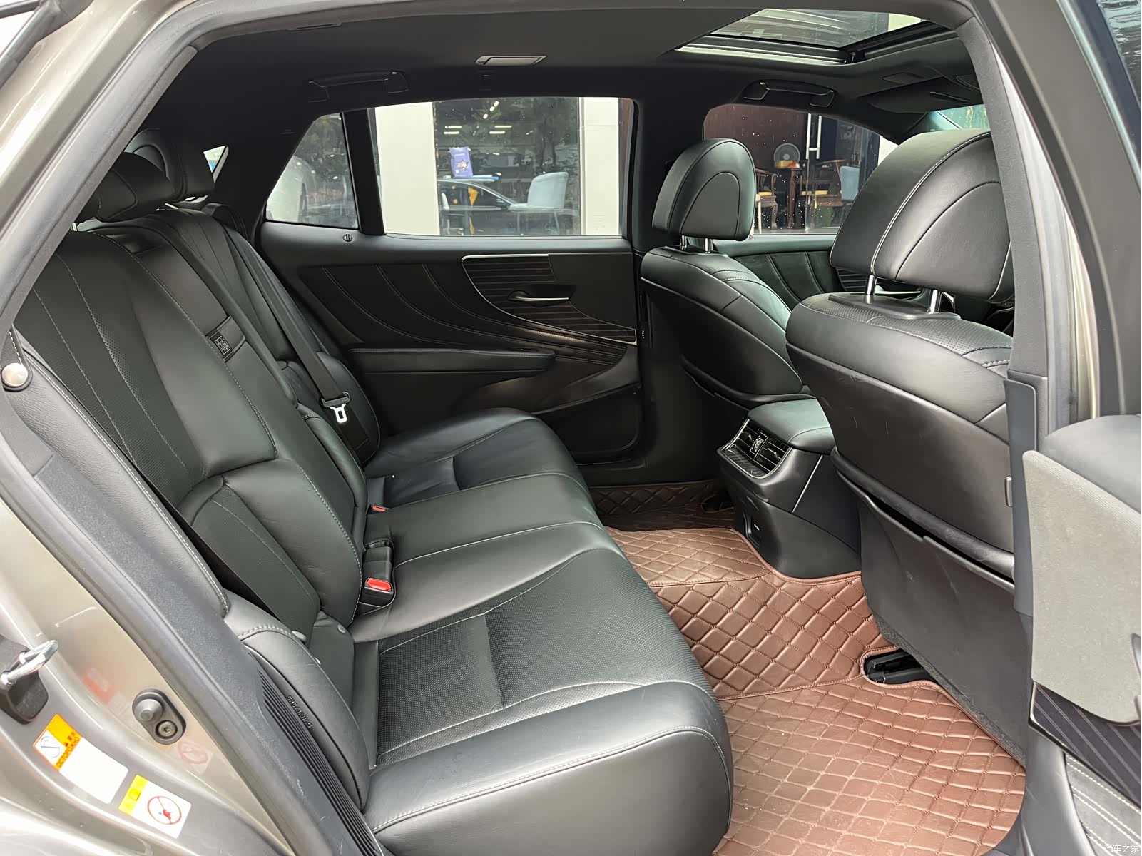 Lexus LS, 2019 18
