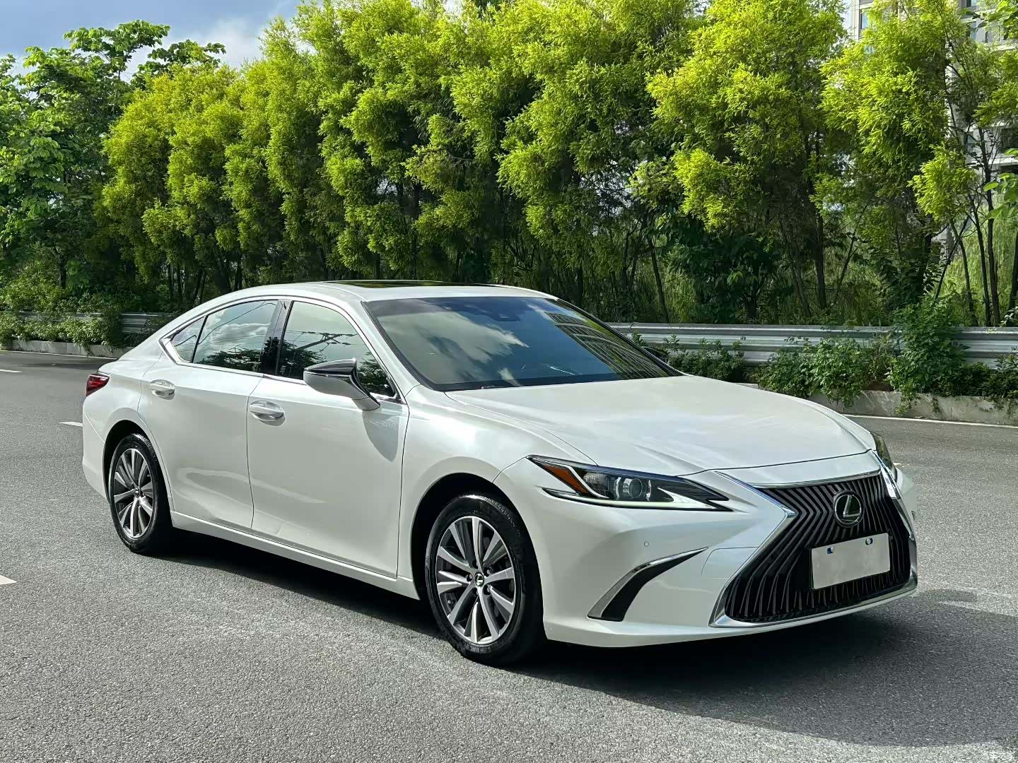 Lexus ES, 2021 3