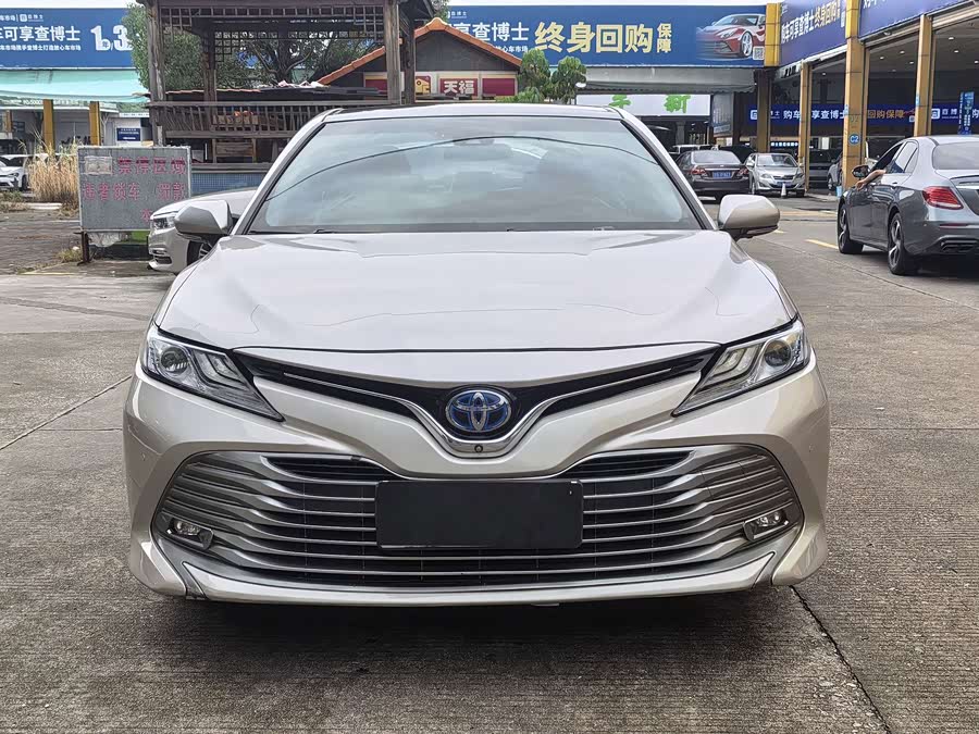 Toyota Camry 2021, фото 2