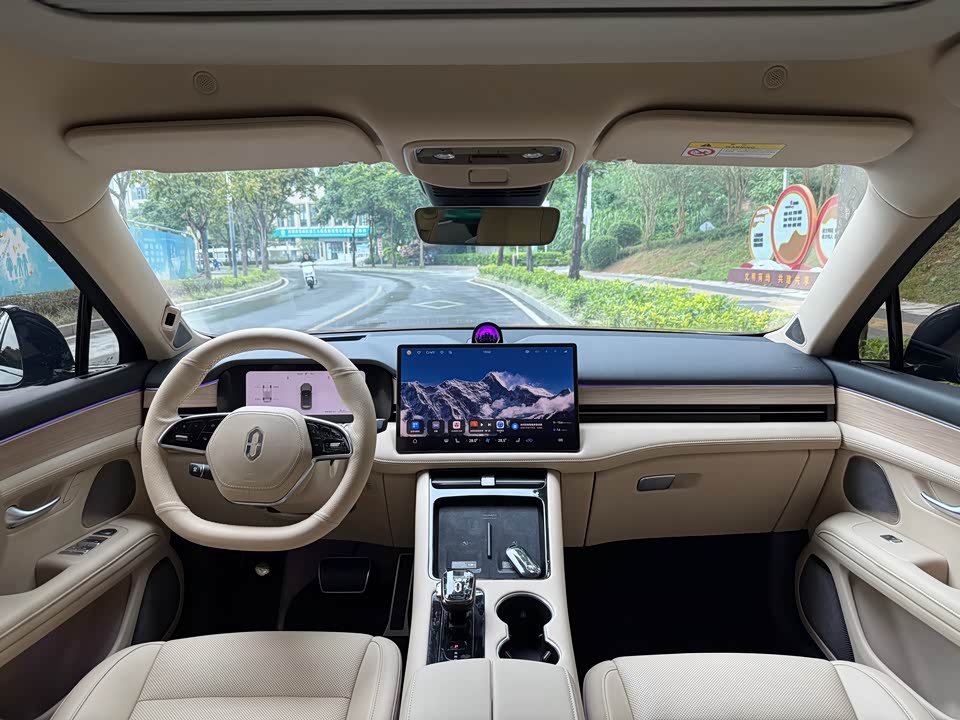 AITO Ask the world M5