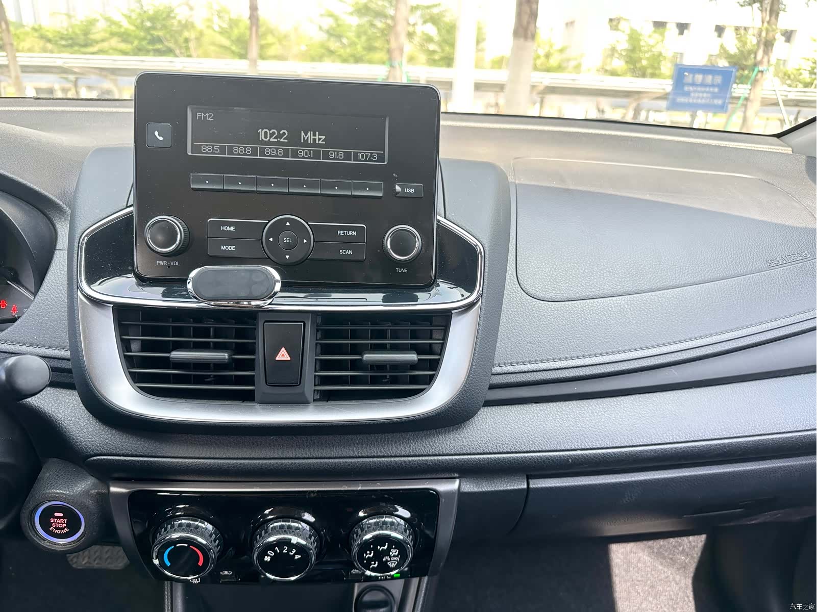Toyota YARiS L, 2020 18