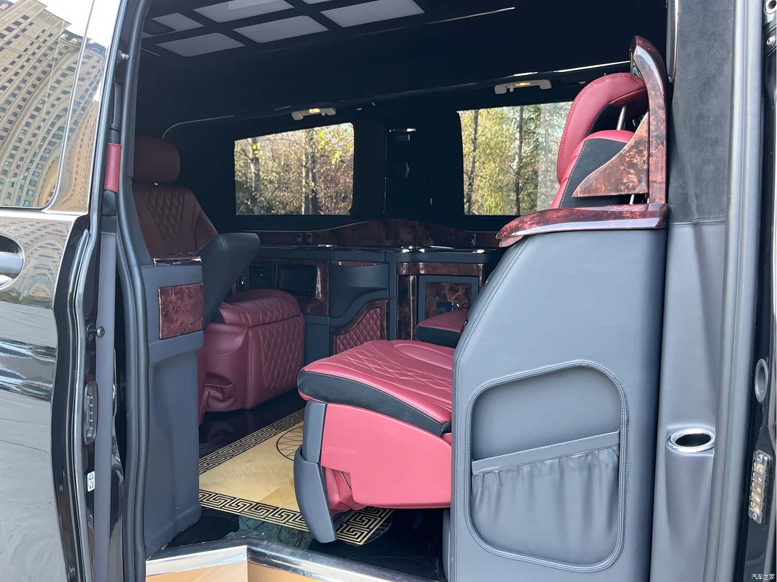 Mercedes-Benz 9, 2018 10