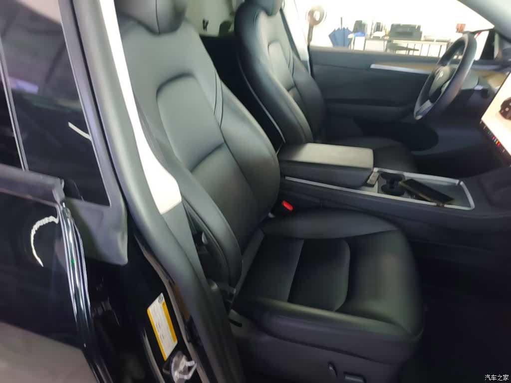 Tesla Model Y, 2023 25