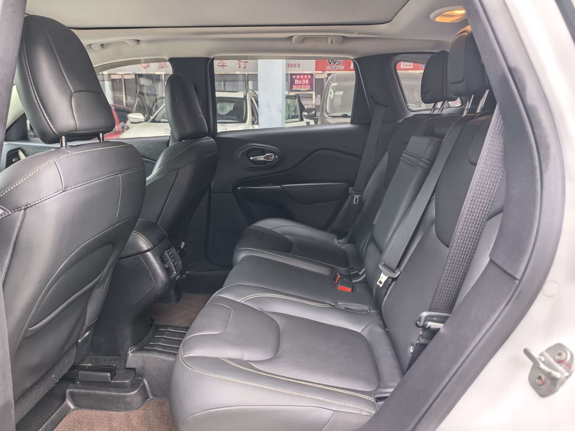 Jeep Cherokee, 2018 9