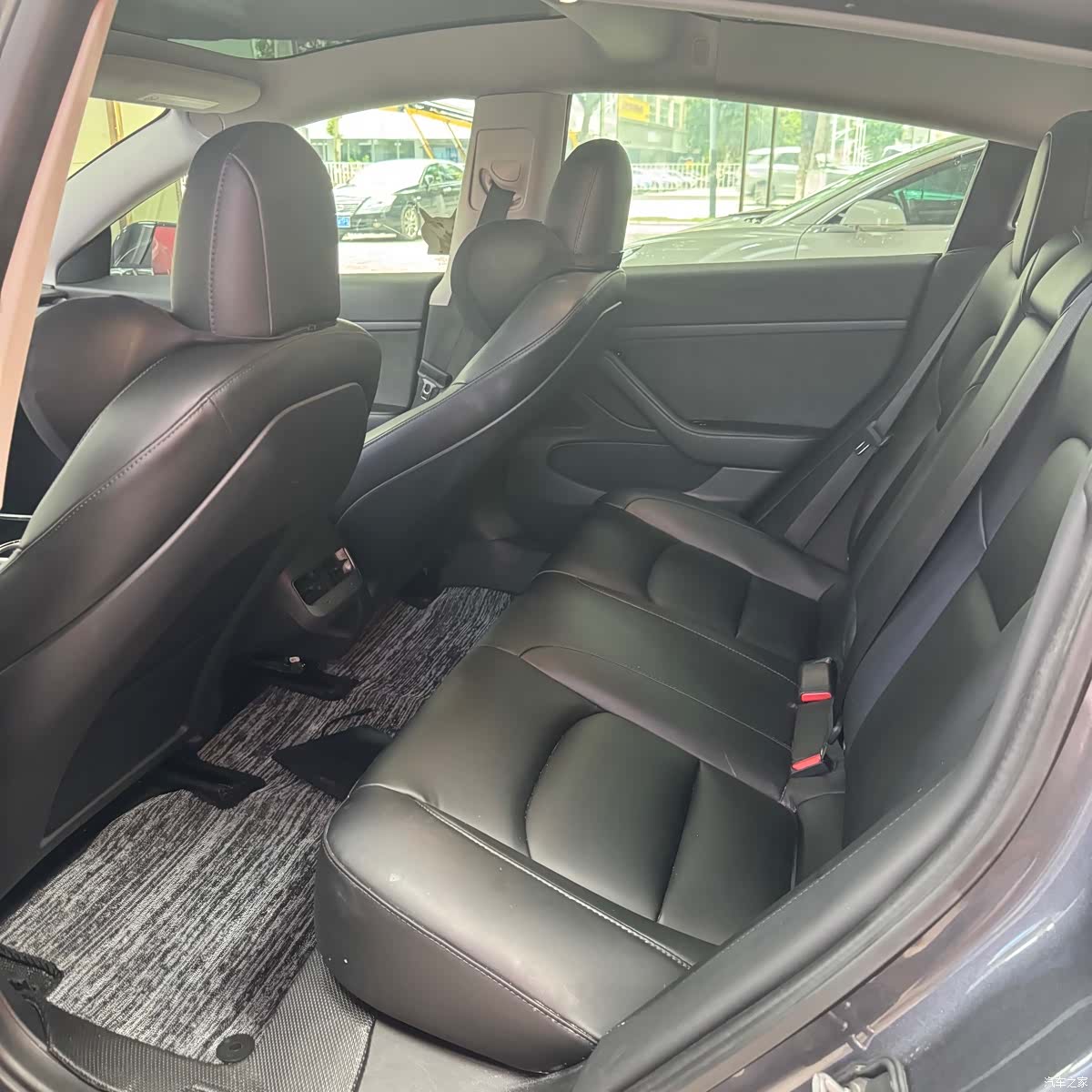 Tesla Model 3, 2020 все фото