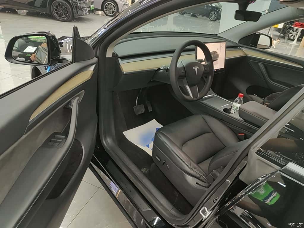 Tesla Model Y, 2022 16