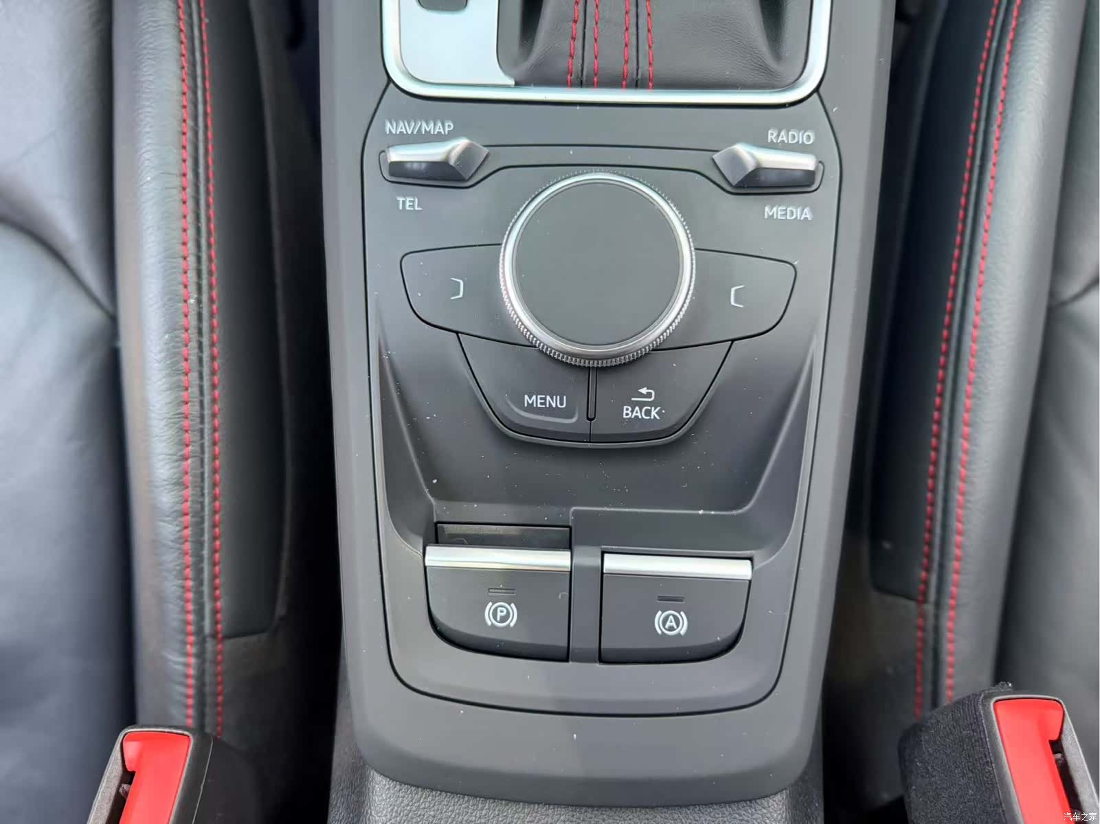 Audi Q2L, 2023 23