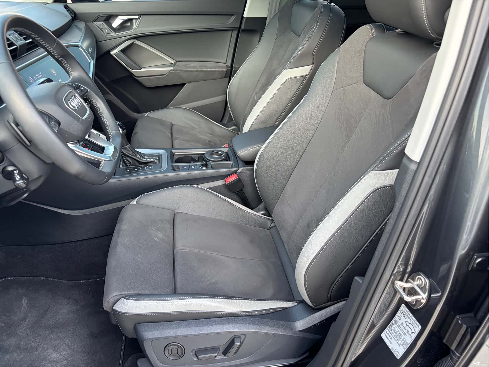 Audi Q3, 2022 10