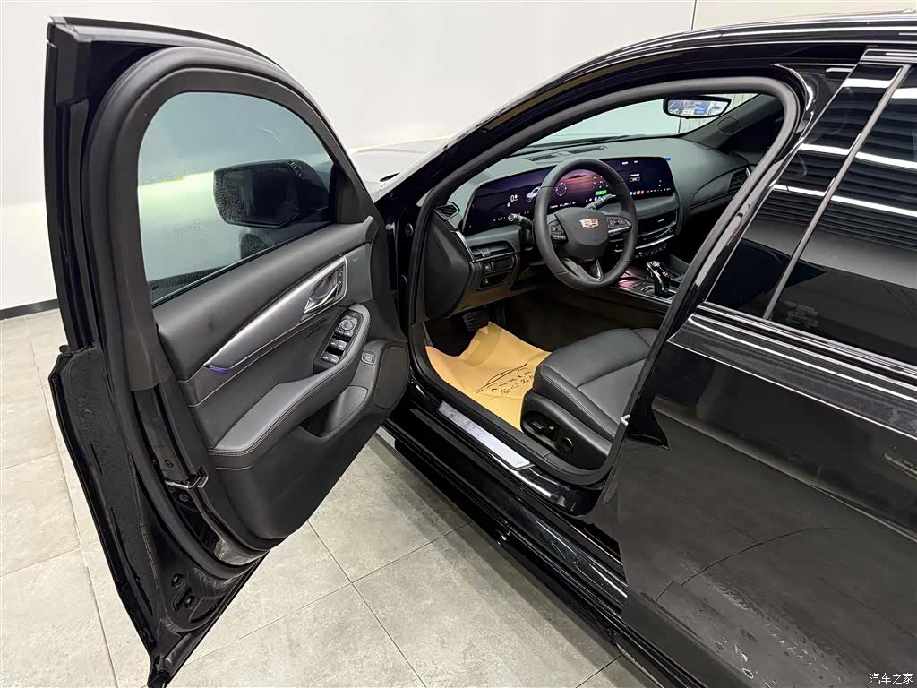 Cadillac CT5, 2025 все фото