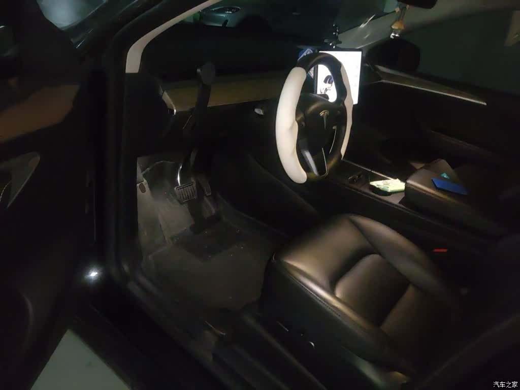 Tesla Model Y, 2023 14