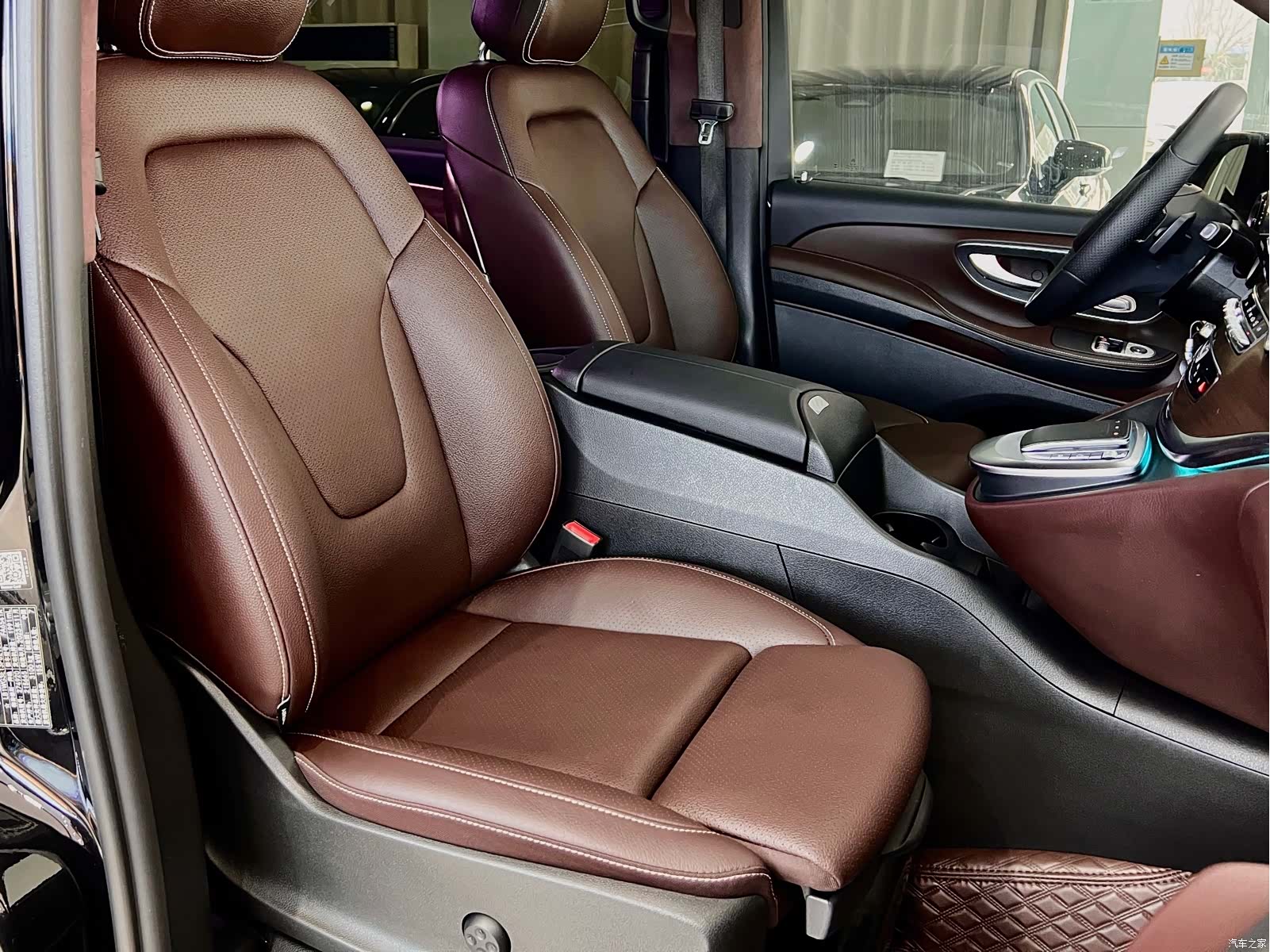 Mercedes-Benz V-Class, 2024 8