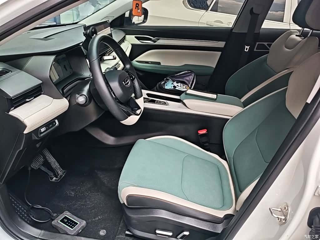 Geely Emgrand, 2022 15