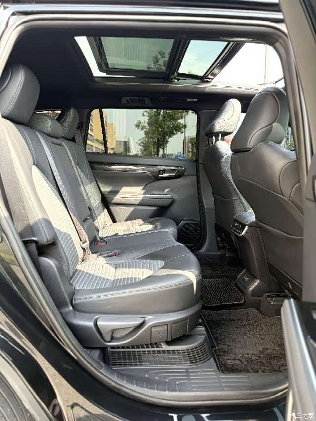 Toyota Crown, 2022 6
