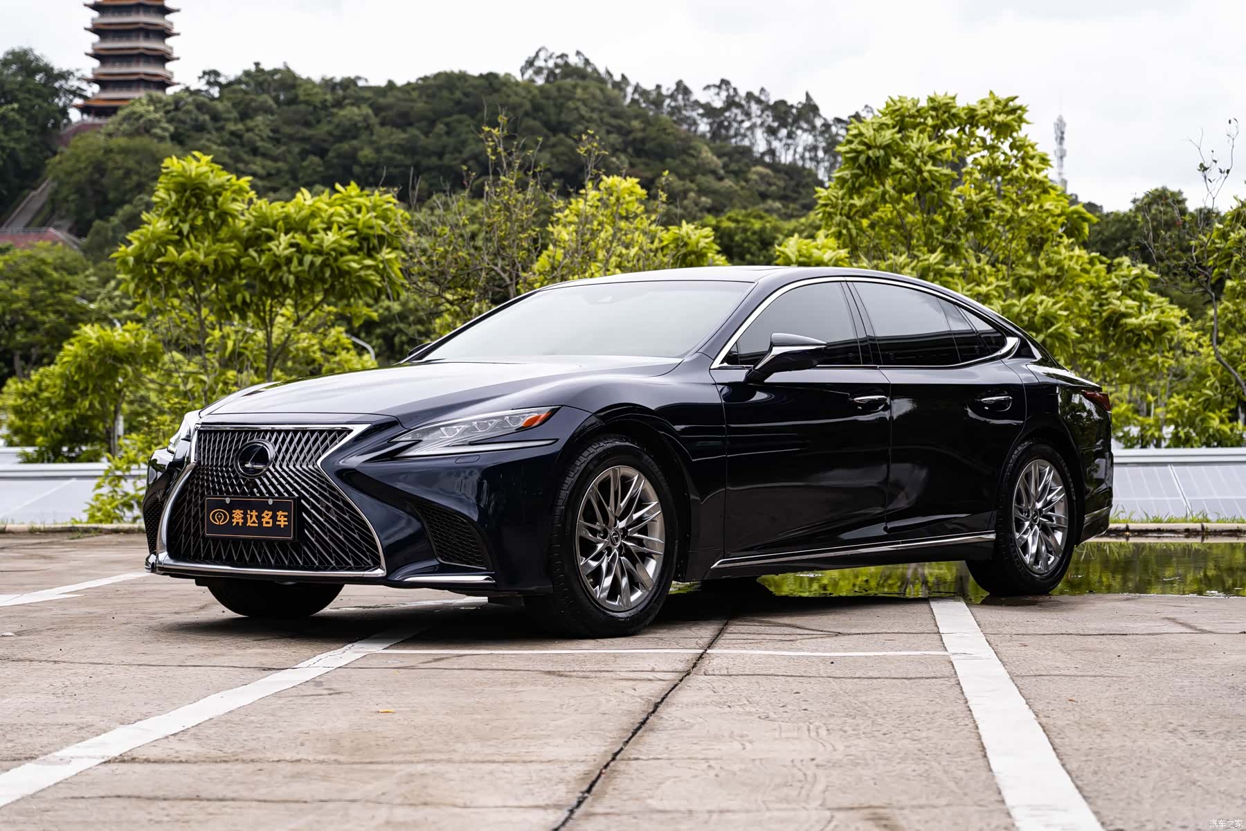 Lexus LS