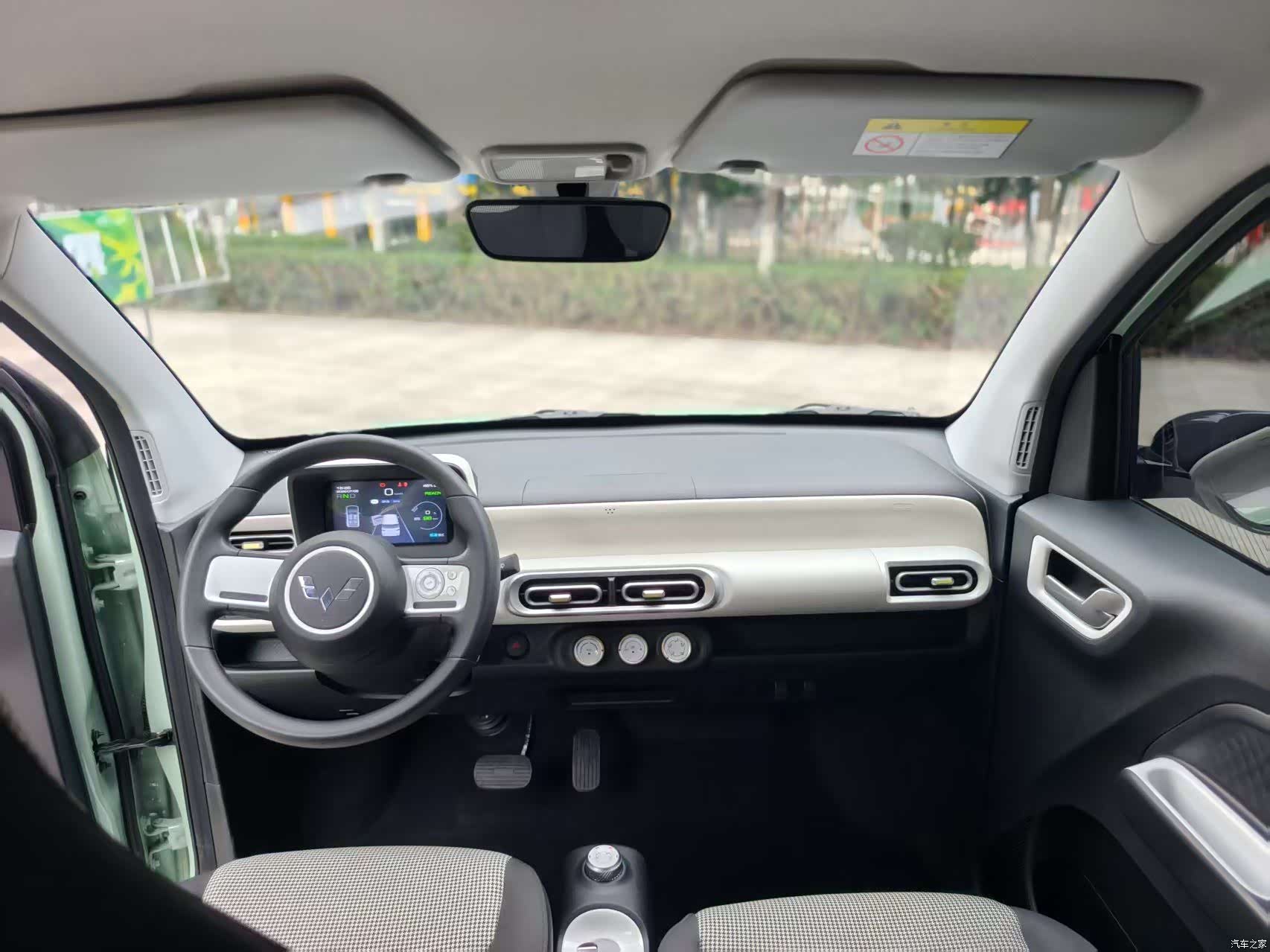 Wuling MINIEV, 2025 10