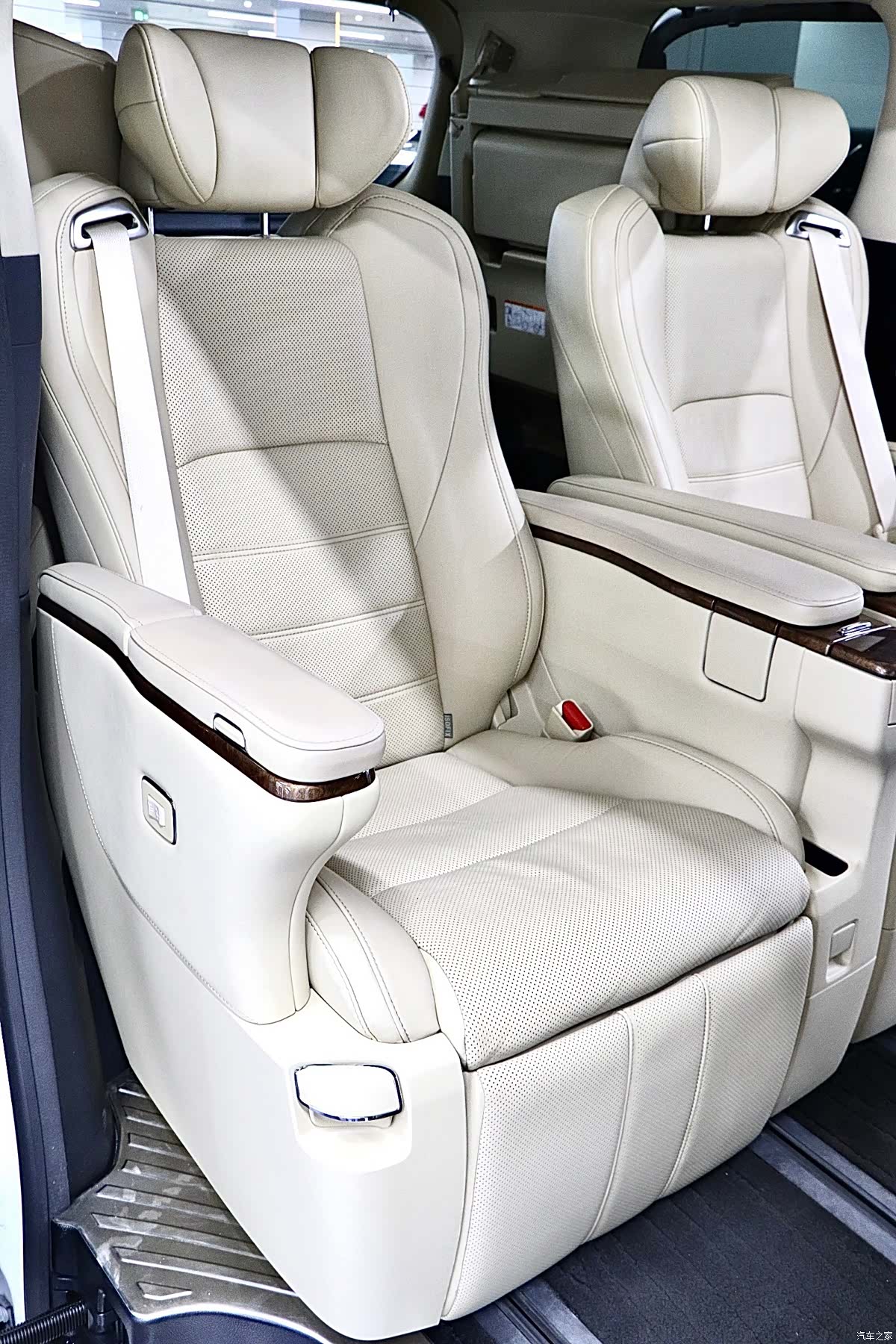 Toyota Alphard, 2017 18