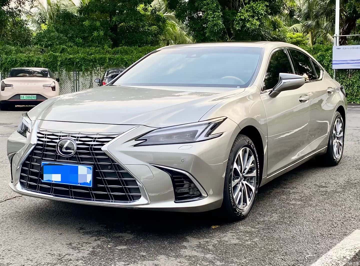 Lexus ES, 2025 1