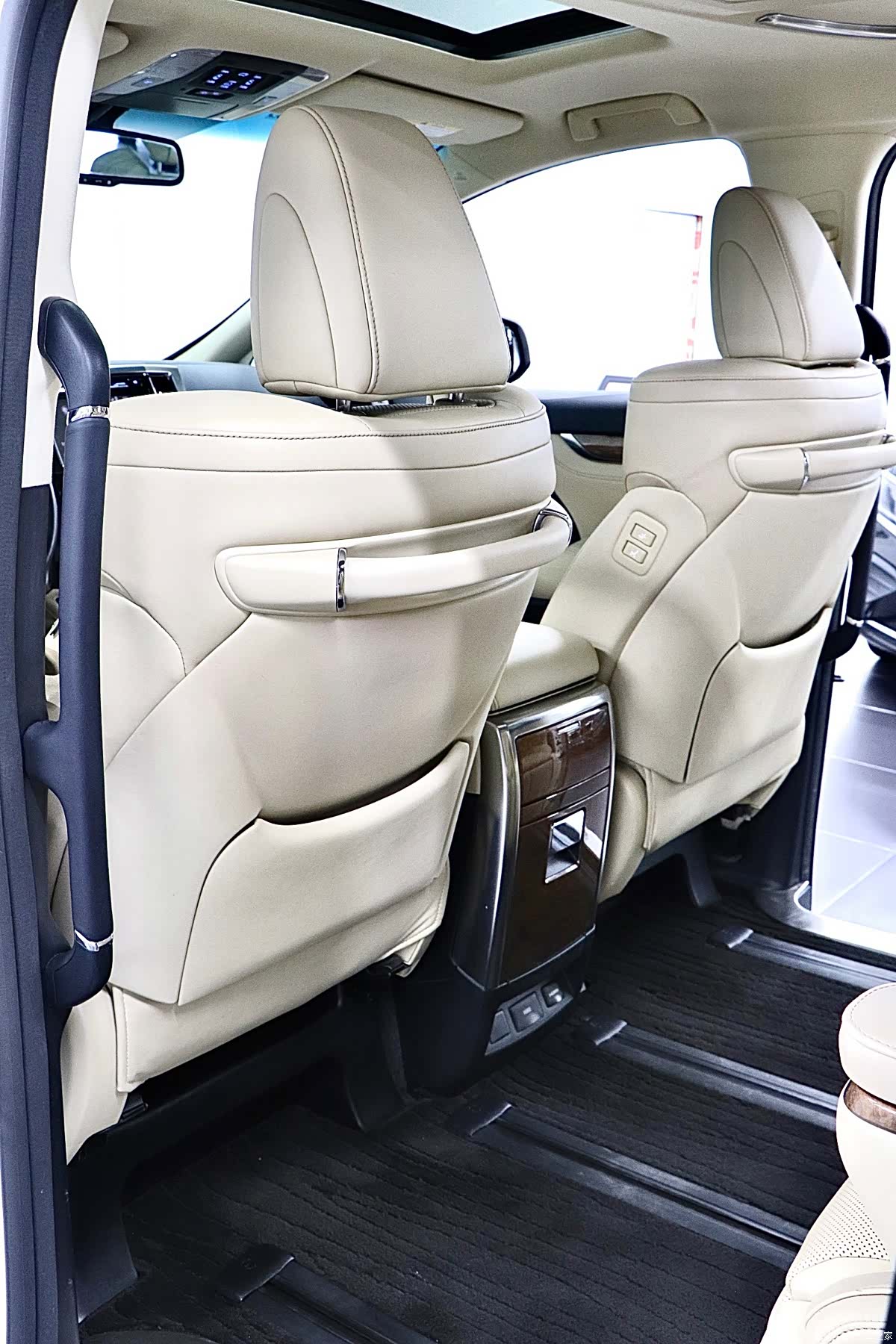 Toyota Alphard, 2017 13