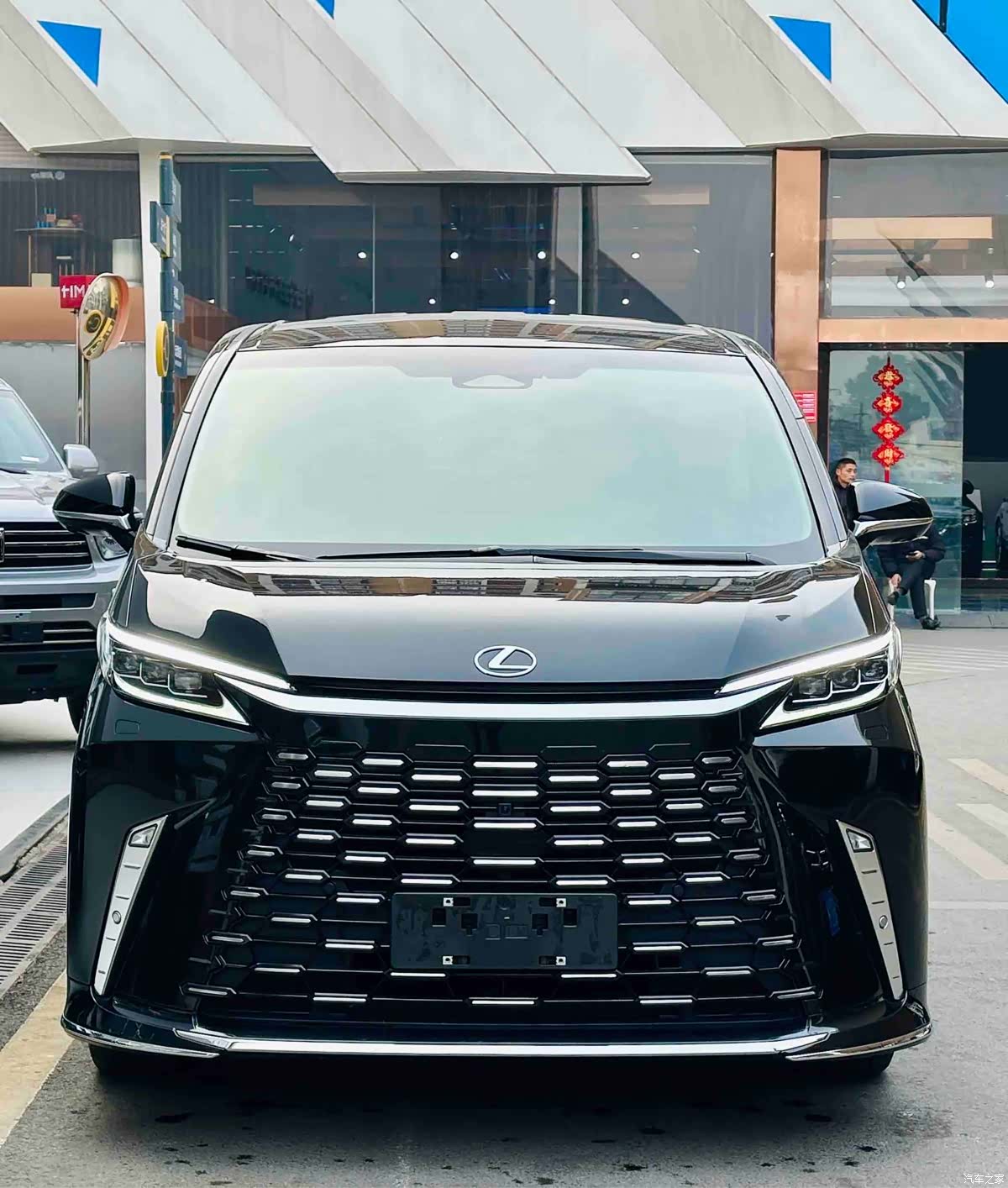 Lexus LM, 2024 3