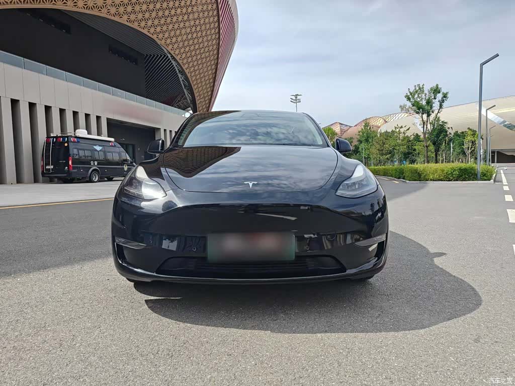 Tesla Model Y, 2022 4