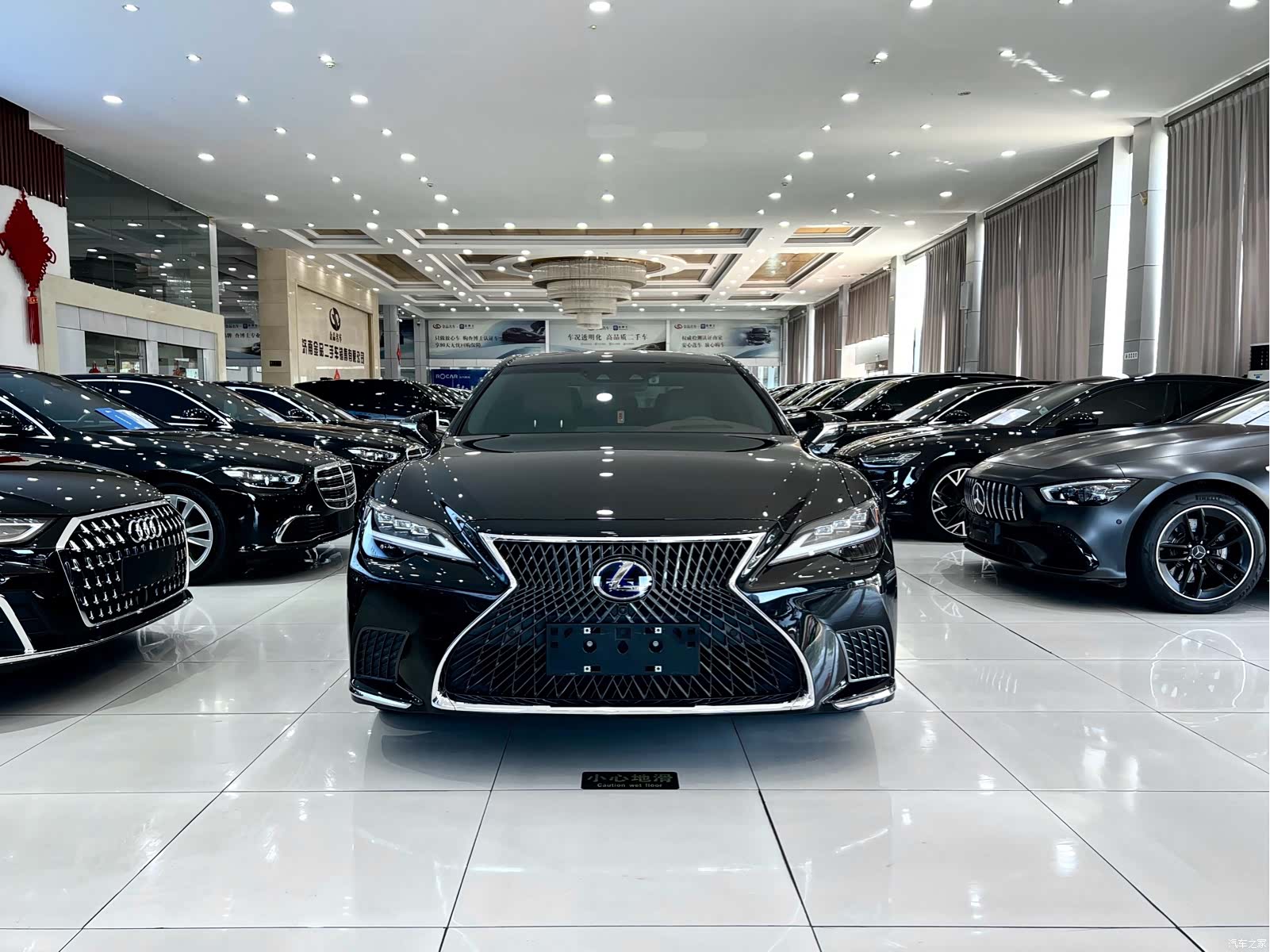 Lexus LS, 2021 3