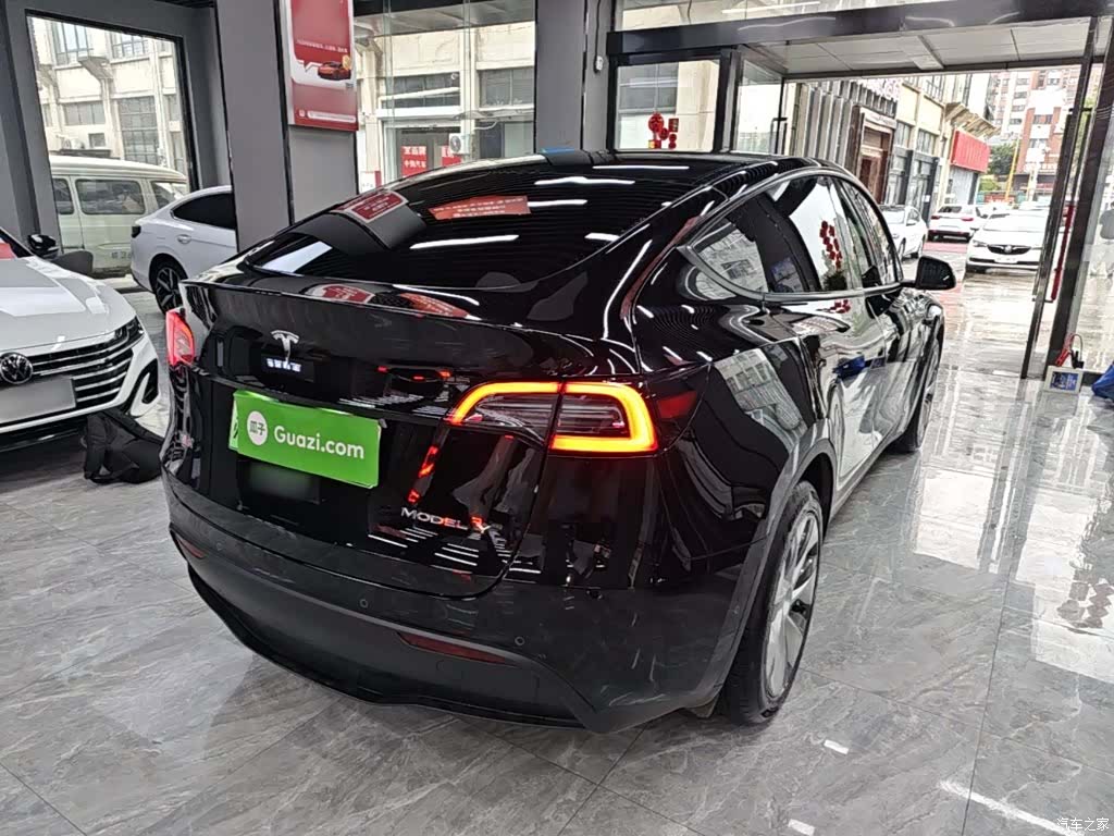 Tesla Model Y, 2023 7