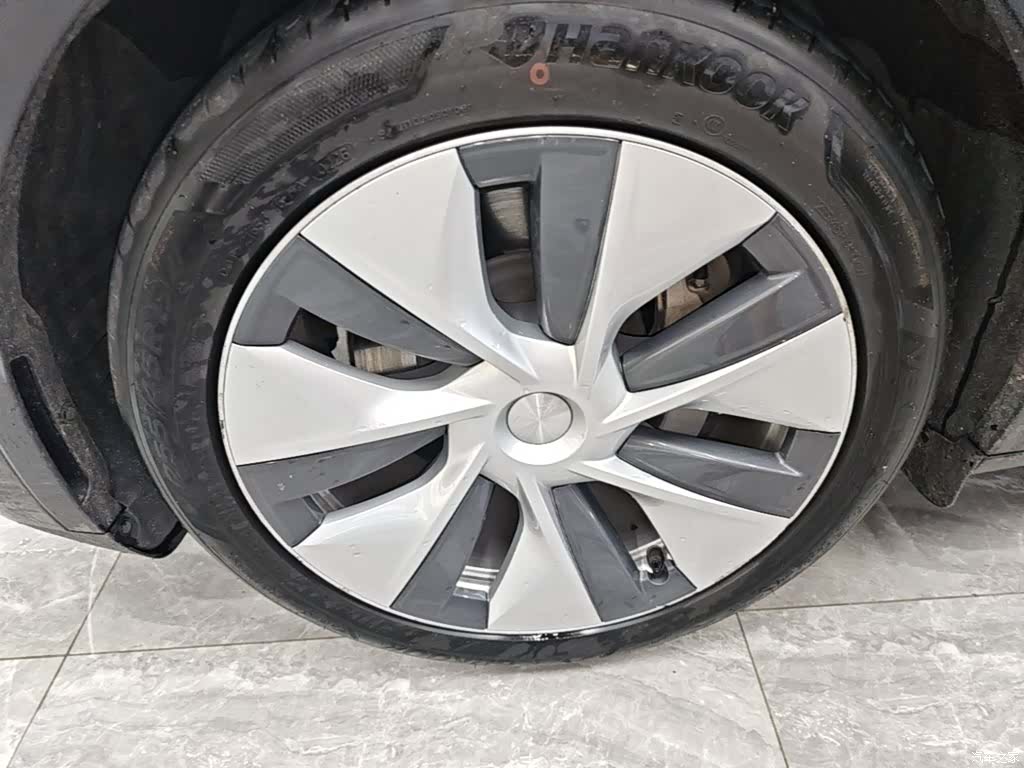 Tesla Model Y, 2023 23