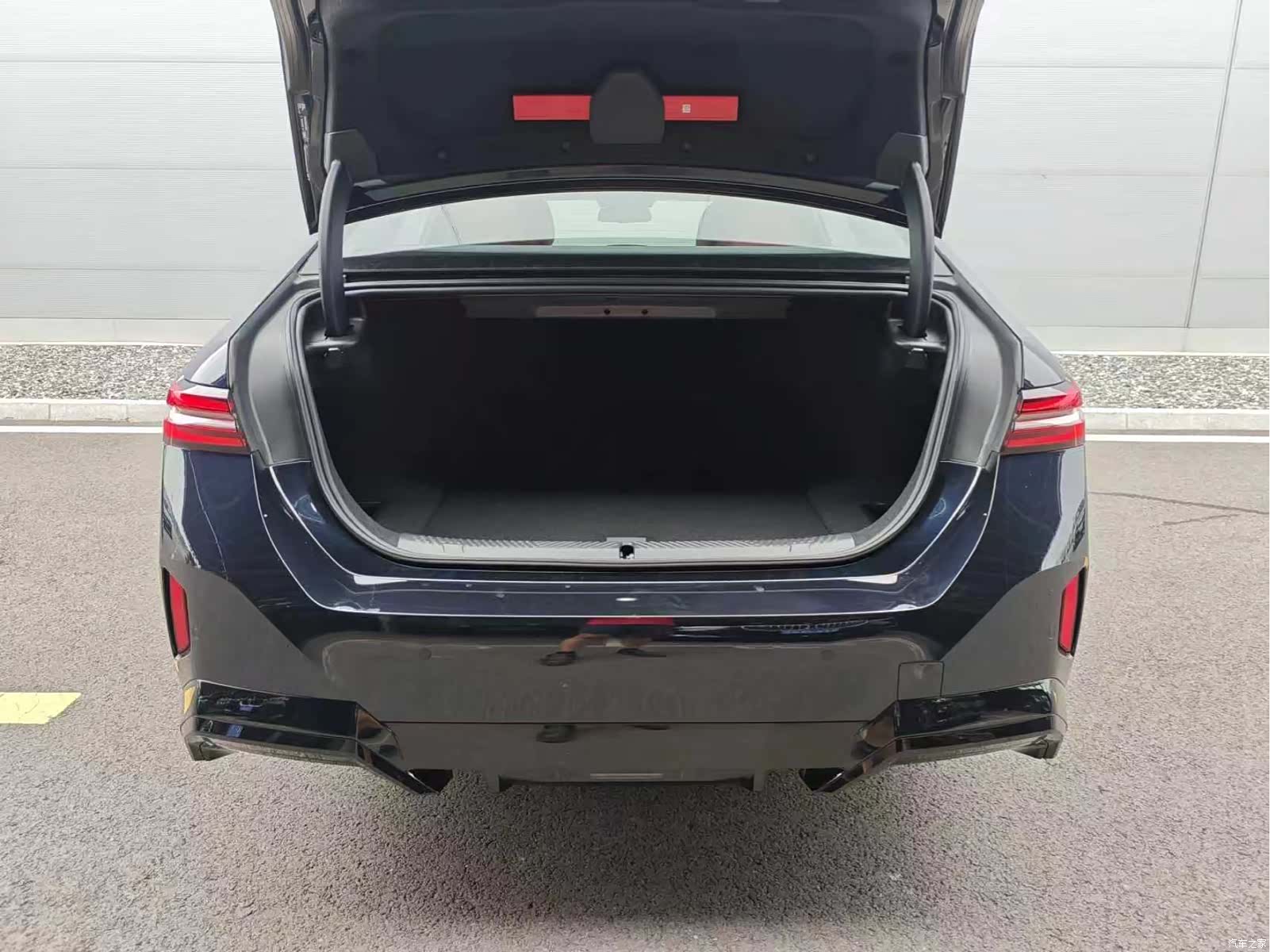 BMW i5, 2025 8