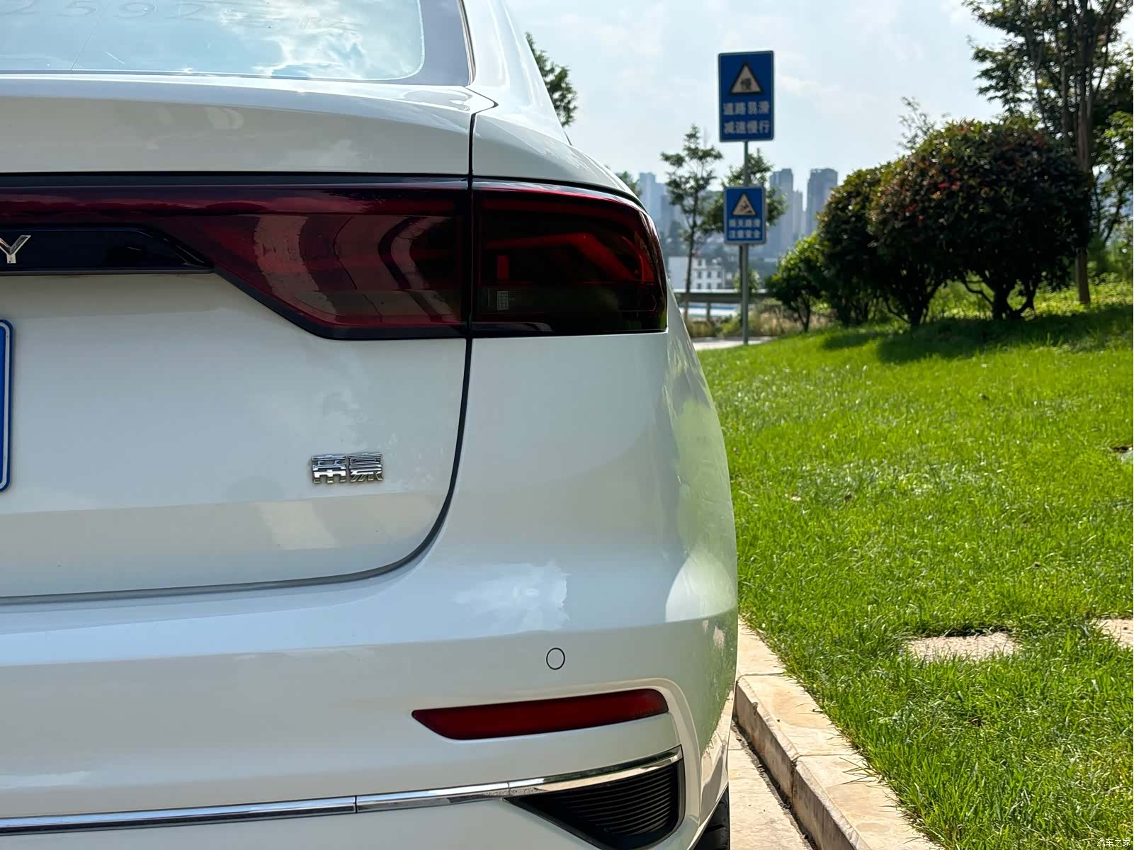 Geely Emgrand, 2021 14