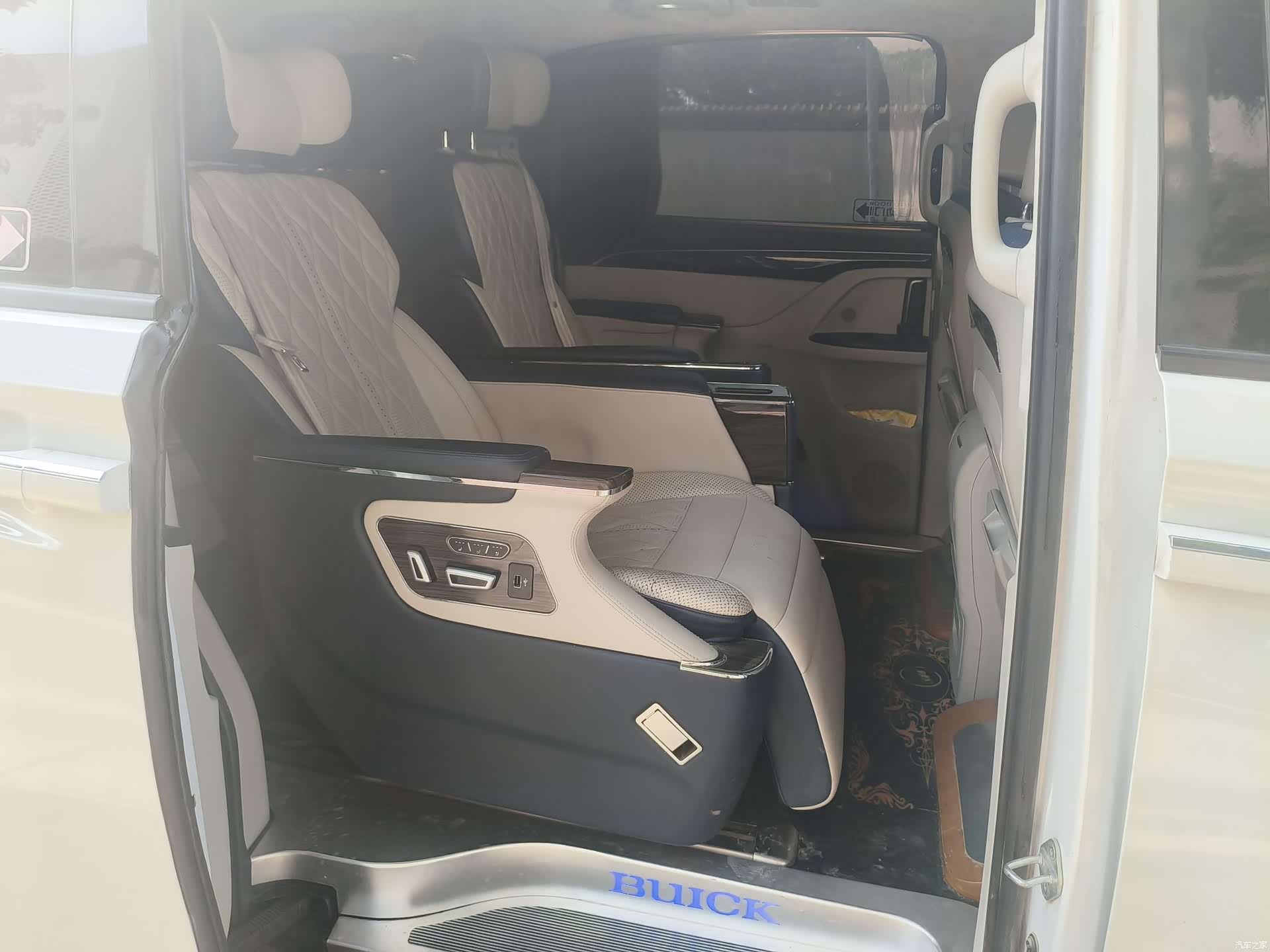 Buick GL8, 2019 11