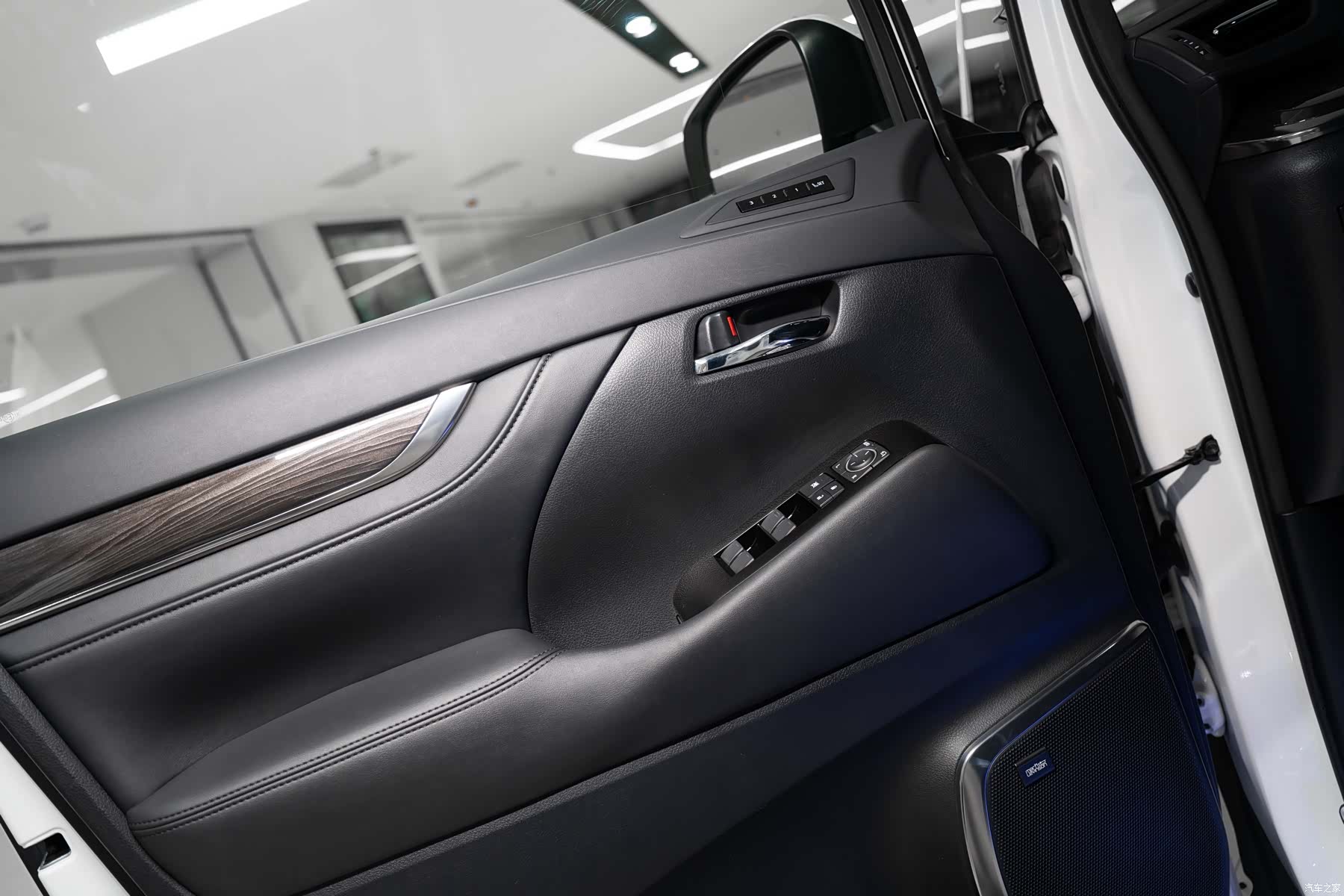 Lexus LM, 2022 10