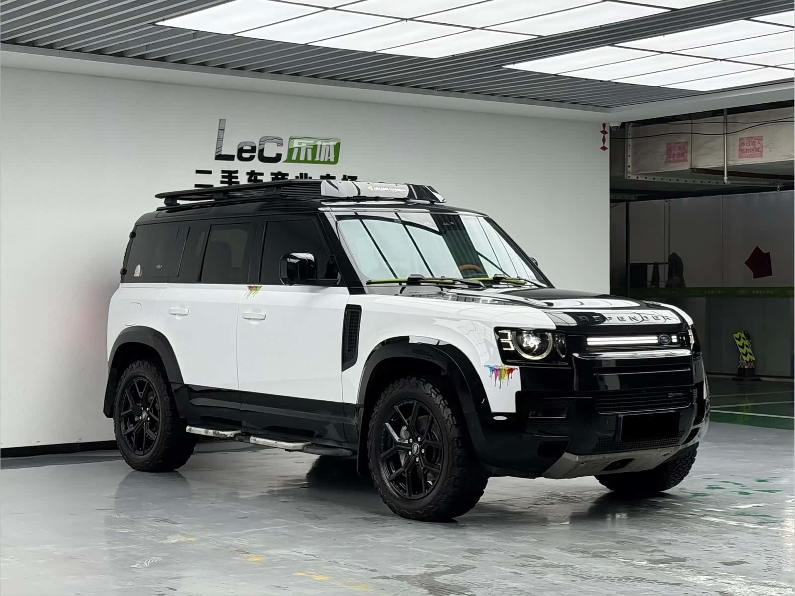 Land Rover Defender, 2022 3