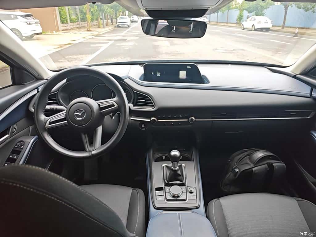 Mazda CX-30, 2025 10
