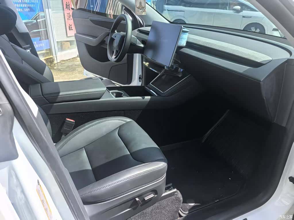 Tesla Model Y, 2025 все фото