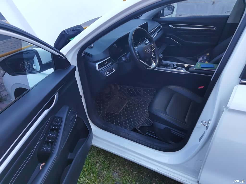 Geely Emgrand, 2022 13