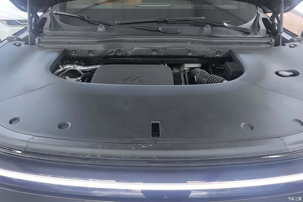 IM Motors LS8, 2026 10