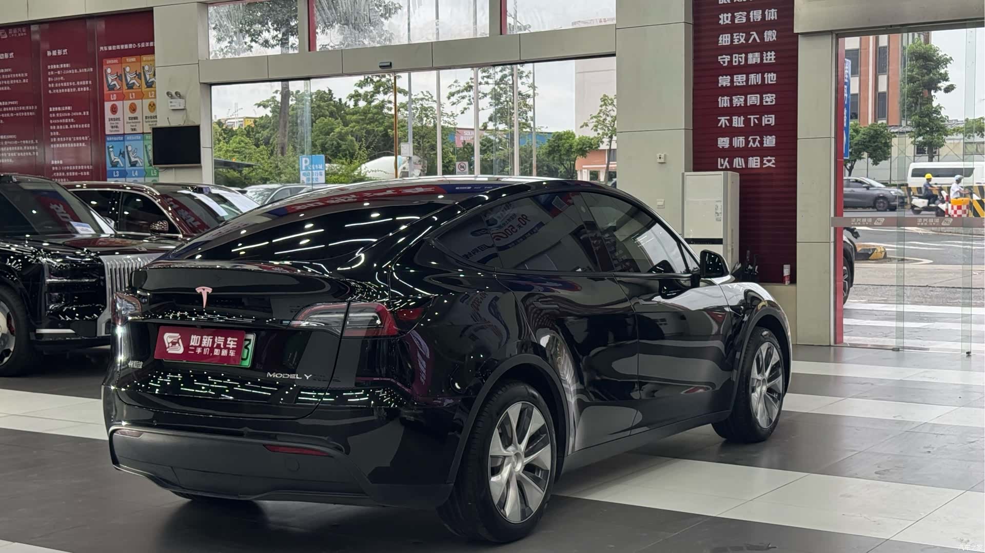 Tesla Model Y, 2023 4