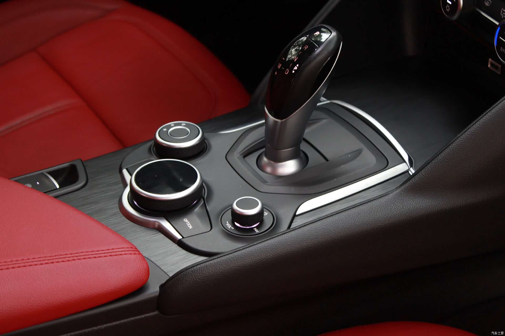 Alfa Romeo Giulia, 2017 13