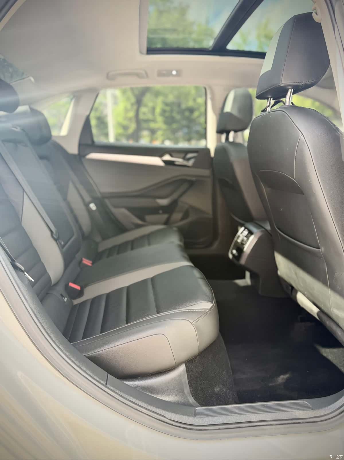 Volkswagen Sagitar, 2022 12